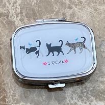 At Home in the Country I Love Cats Pillbox