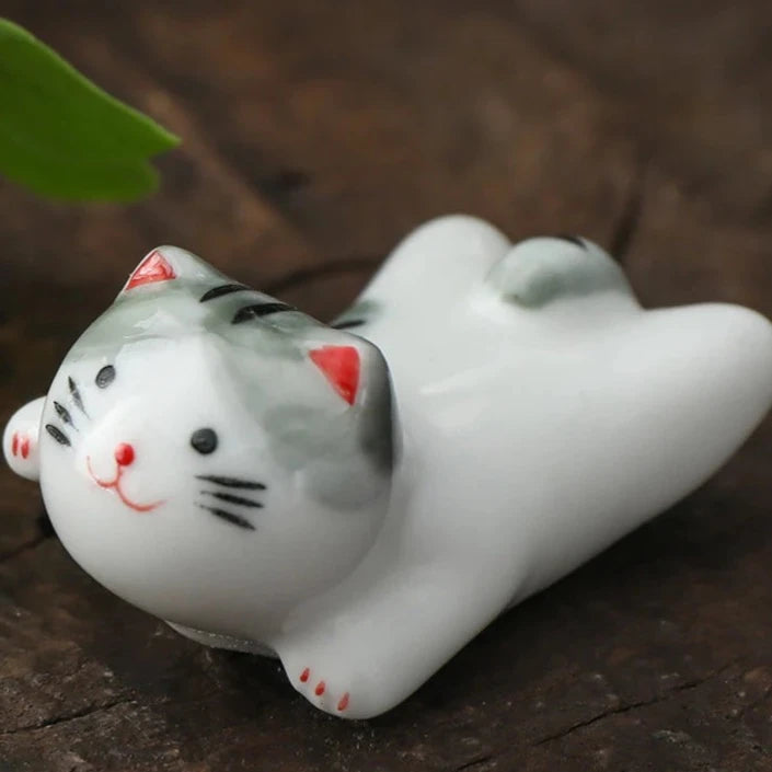 Gohobi Ceramic Front Lying Cat