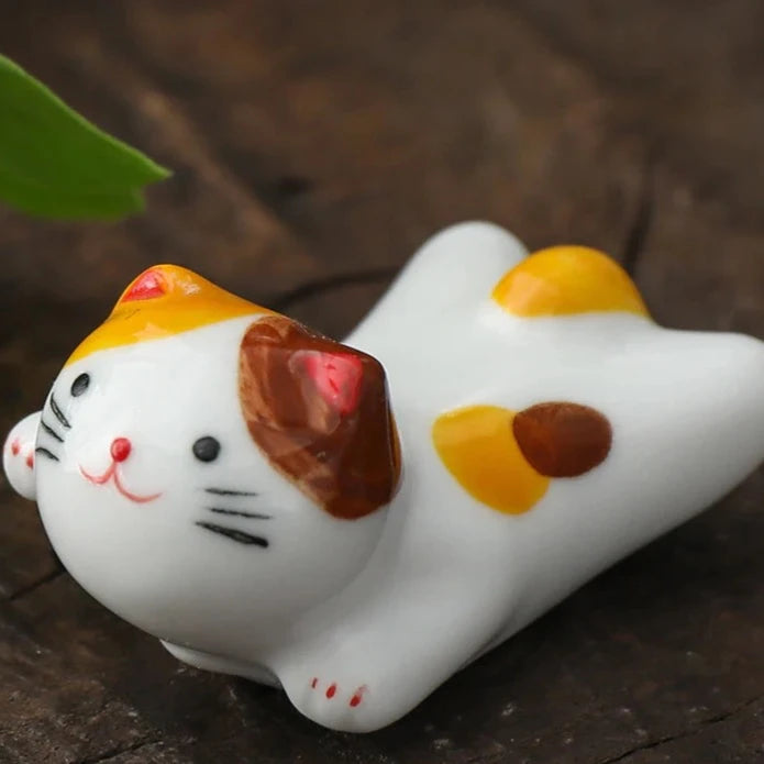 Gohobi Ceramic Front Lying Cat