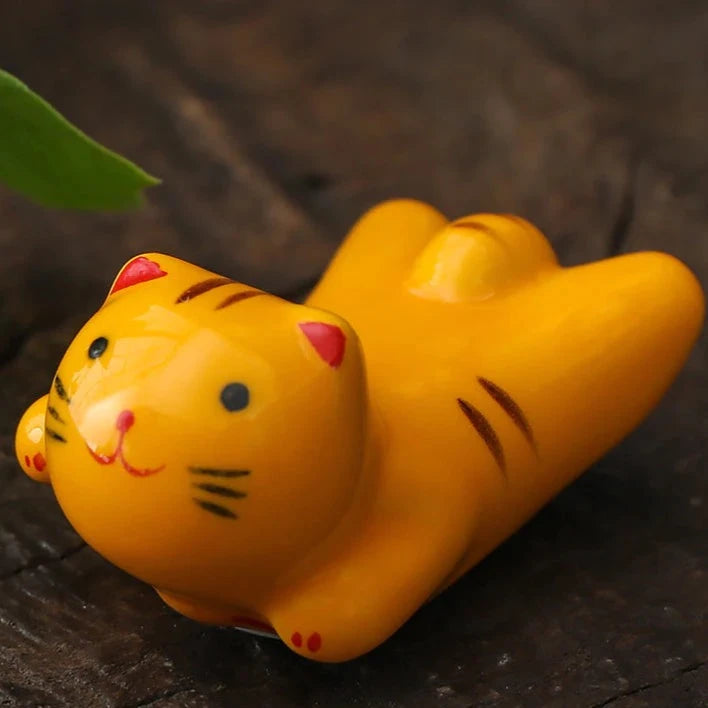 Gohobi Ceramic Front Lying Cat